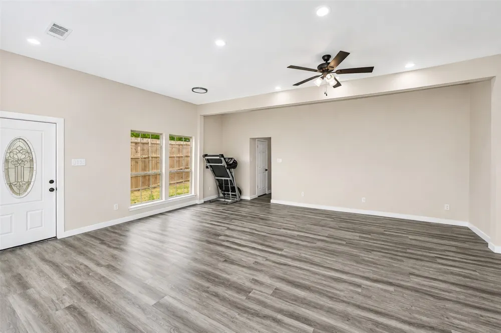 1714 Meadowbrook Lane Irving, TX 75061