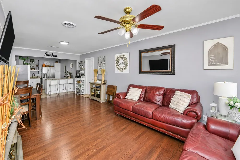 1714 Meadowbrook Lane Irving, TX 75061