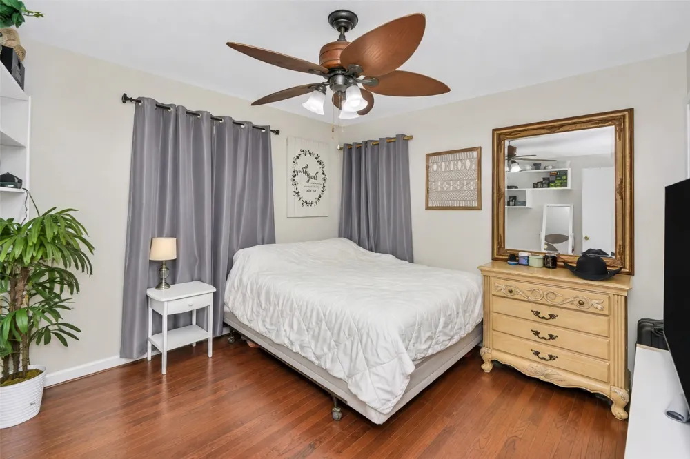 1714 Meadowbrook Lane Irving, TX 75061