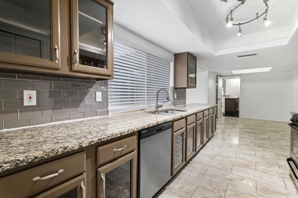 1831 Chamberlain Drive Carrollton, TX 75007