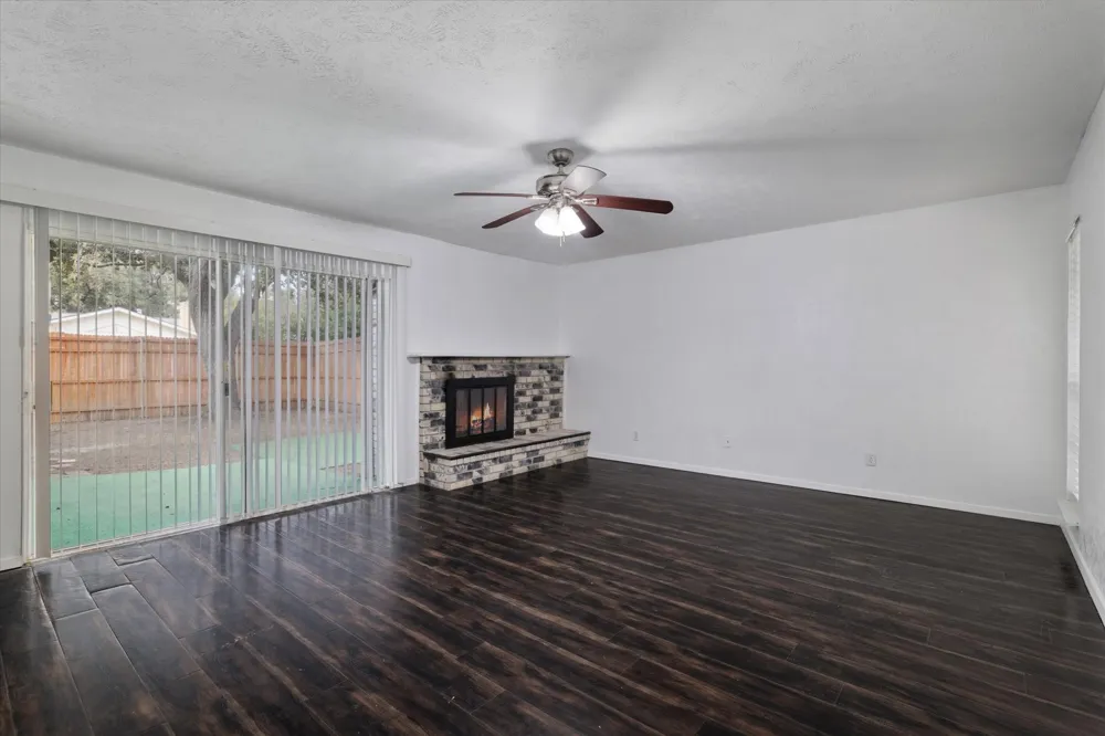 1831 Chamberlain Drive Carrollton, TX 75007