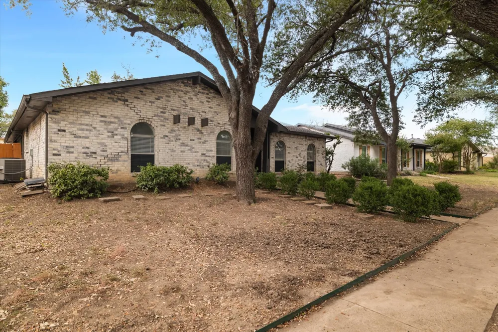 1831 Chamberlain Drive Carrollton, TX 75007