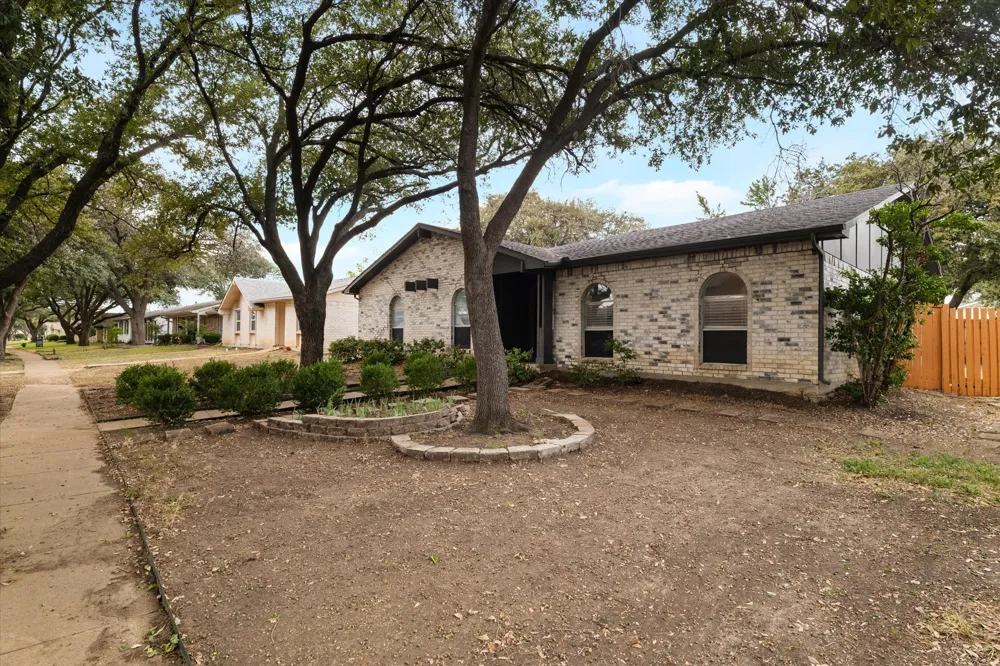 1831 Chamberlain Drive Carrollton, TX 75007