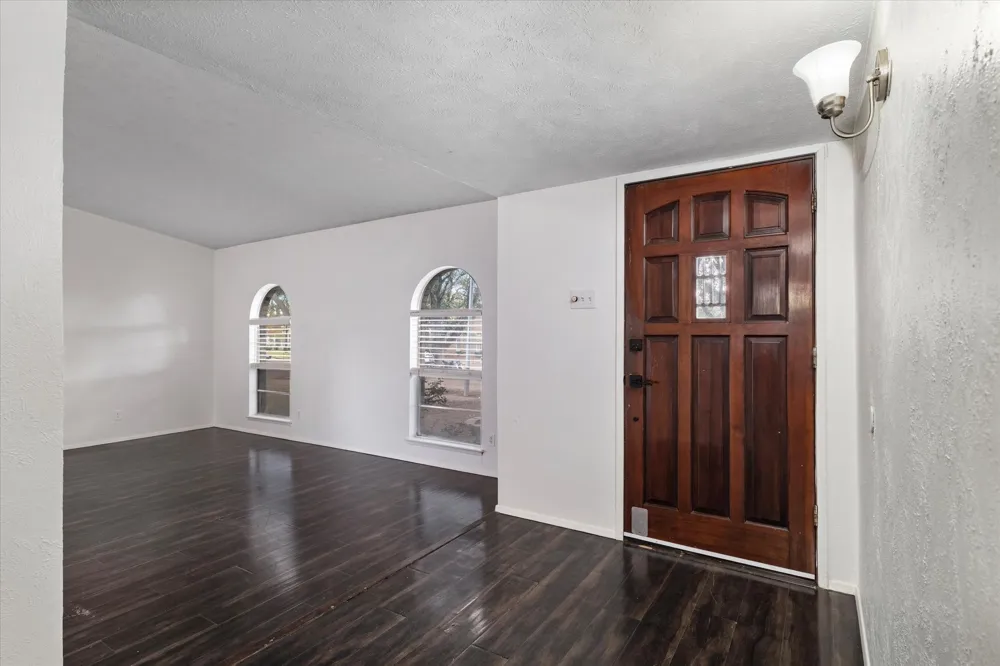 1831 Chamberlain Drive Carrollton, TX 75007