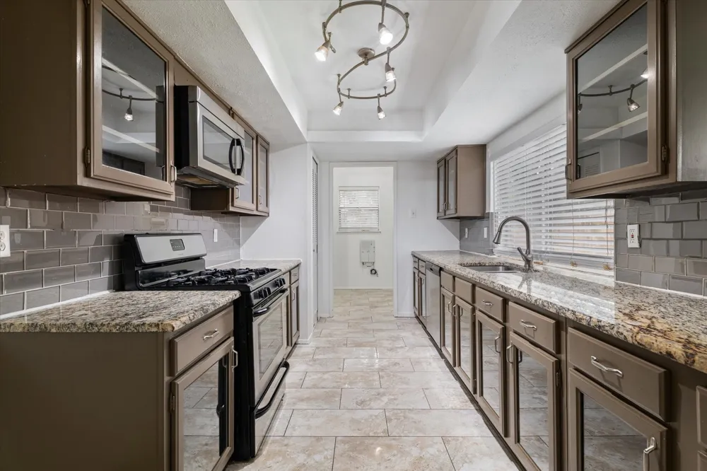 1831 Chamberlain Drive Carrollton, TX 75007