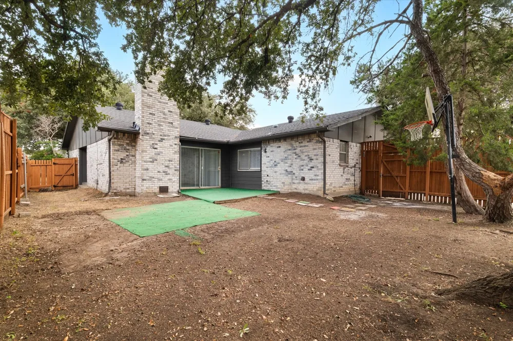 1831 Chamberlain Drive Carrollton, TX 75007