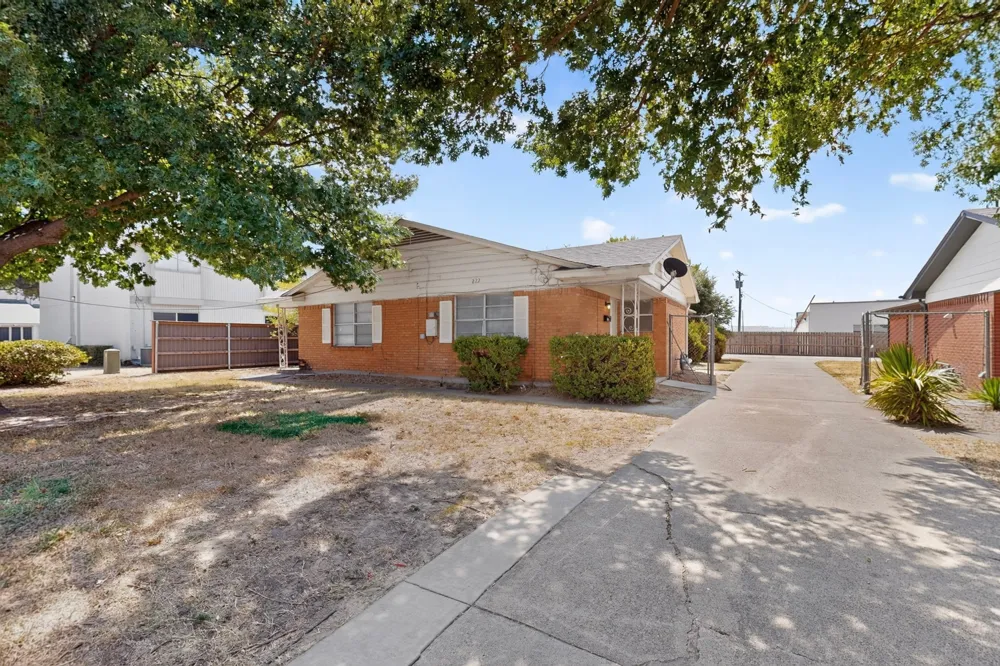 222 W Union Bower Road Irving, TX 75061