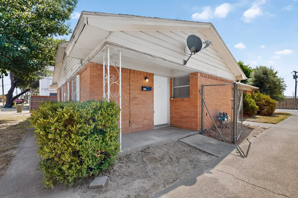 222 W Union Bower Road Irving, TX 75061