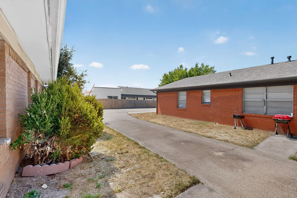 222 W Union Bower Road Irving, TX 75061