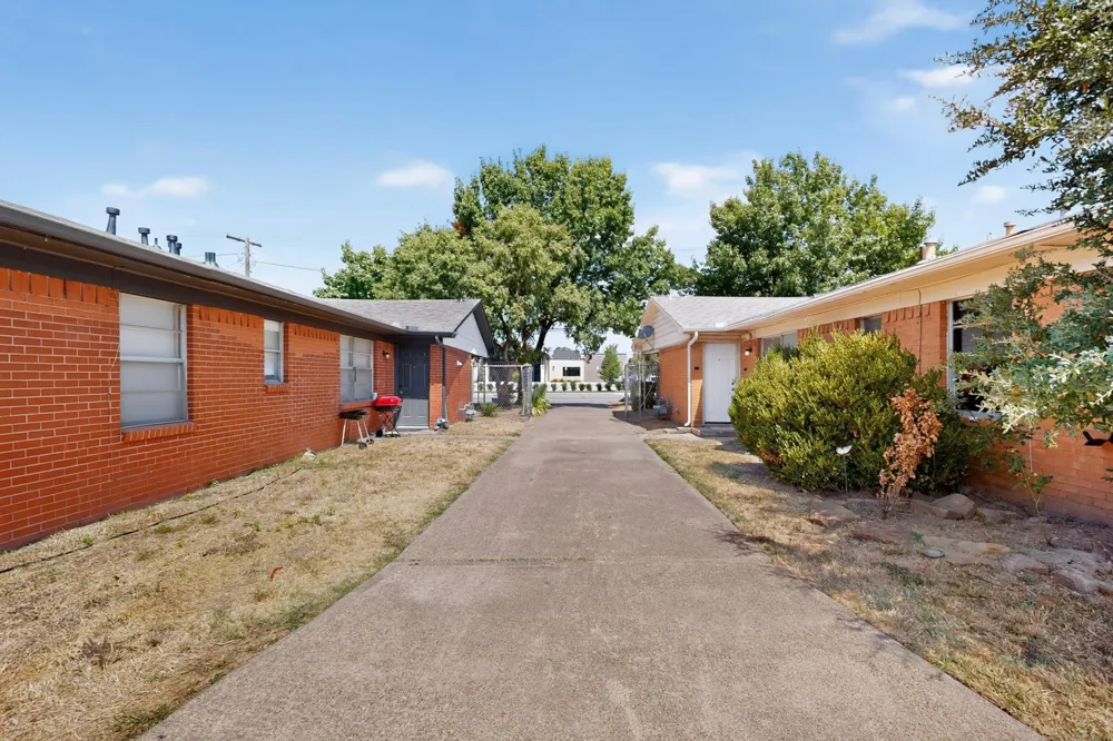 222 W Union Bower Road Irving, TX 75061