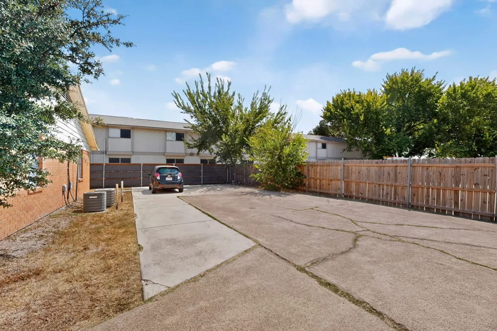 222 W Union Bower Road Irving, TX 75061