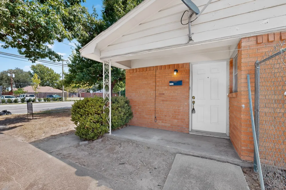 222 W Union Bower Road Irving, TX 75061