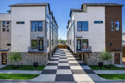 708 W 10th Street #104