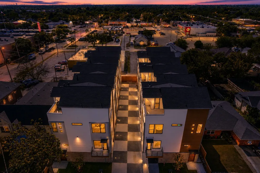 708 W 10th Street #104 Dallas, TX 75208