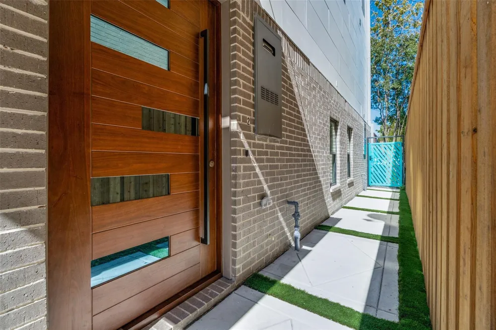 708 W 10th Street #104 Dallas, TX 75208