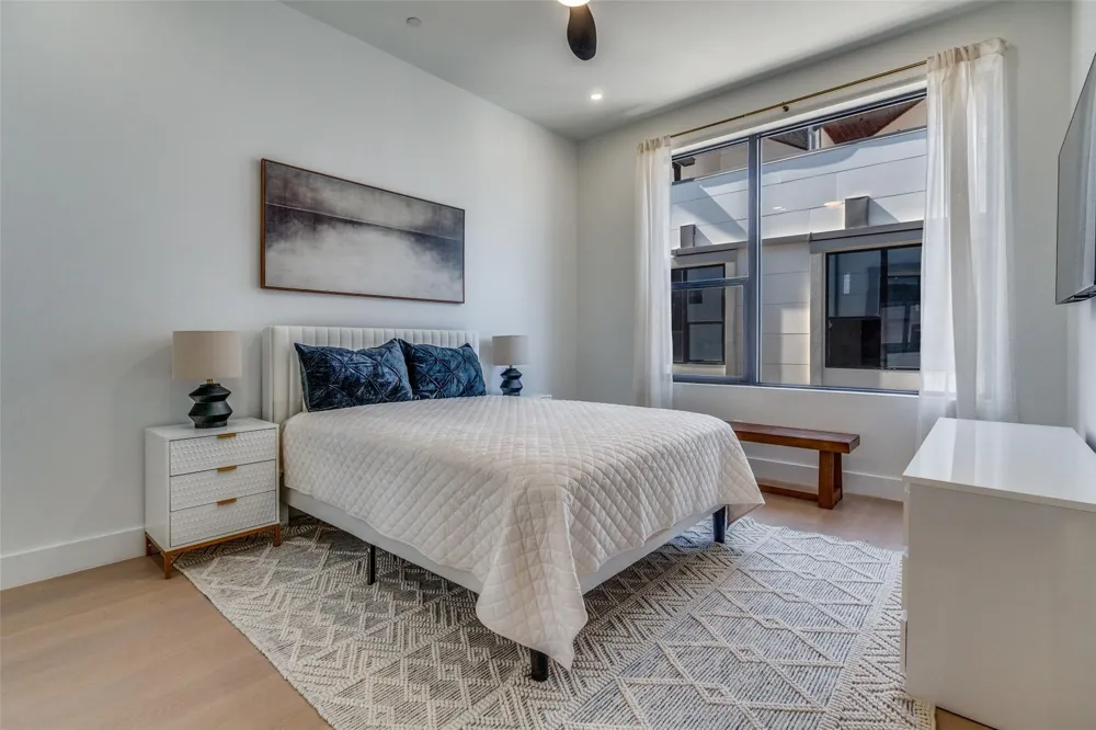 708 W 10th Street #104 Dallas, TX 75208