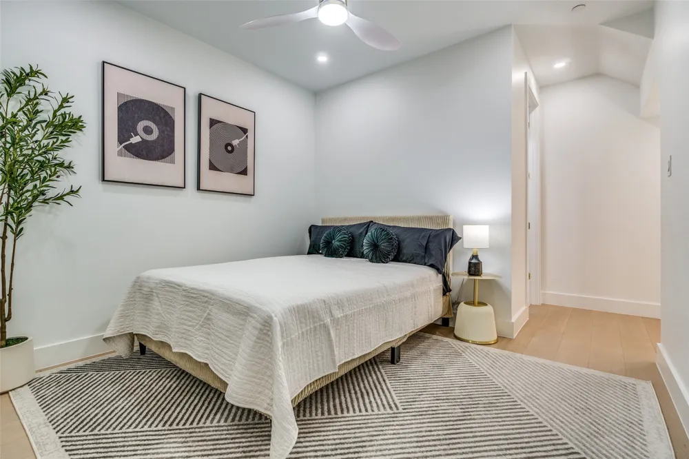 708 W 10th Street #104 Dallas, TX 75208