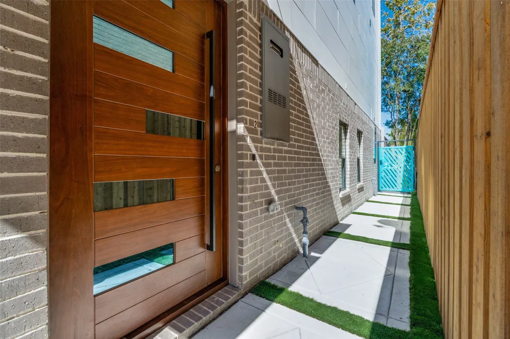 708 W 10th Street #104 Dallas, TX 75208
