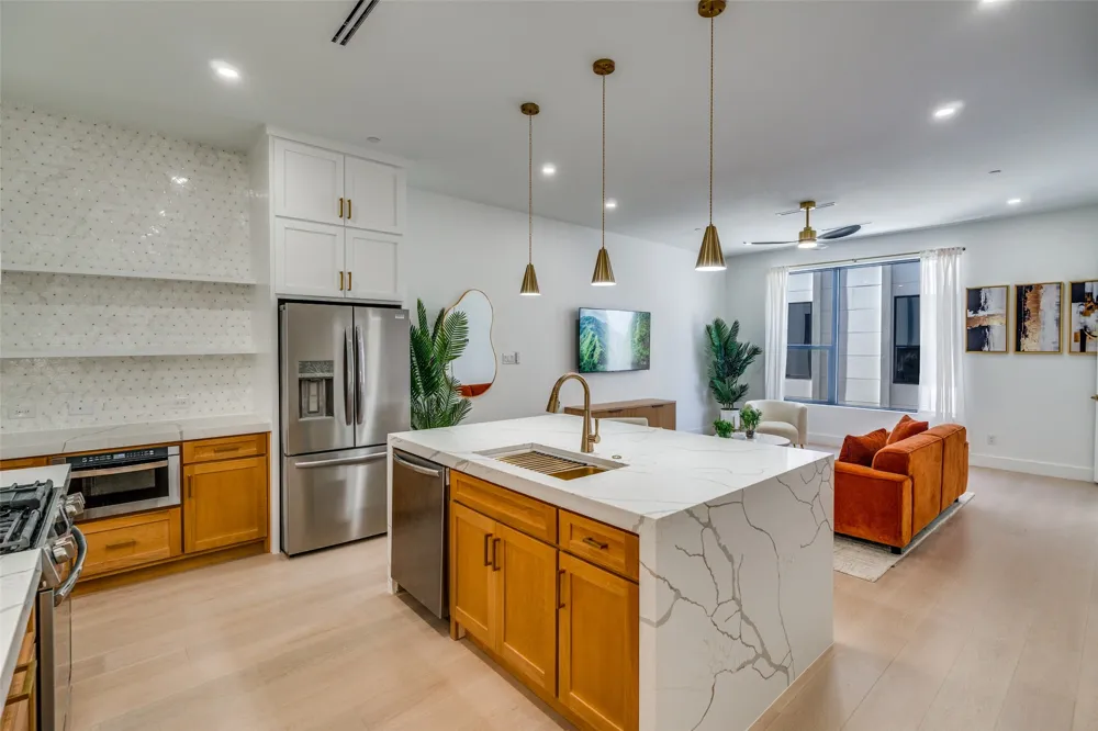 708 W 10th Street #104 Dallas, TX 75208