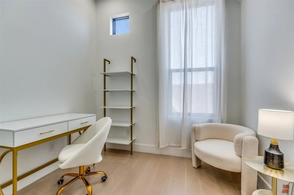 708 W 10th Street #104 Dallas, TX 75208