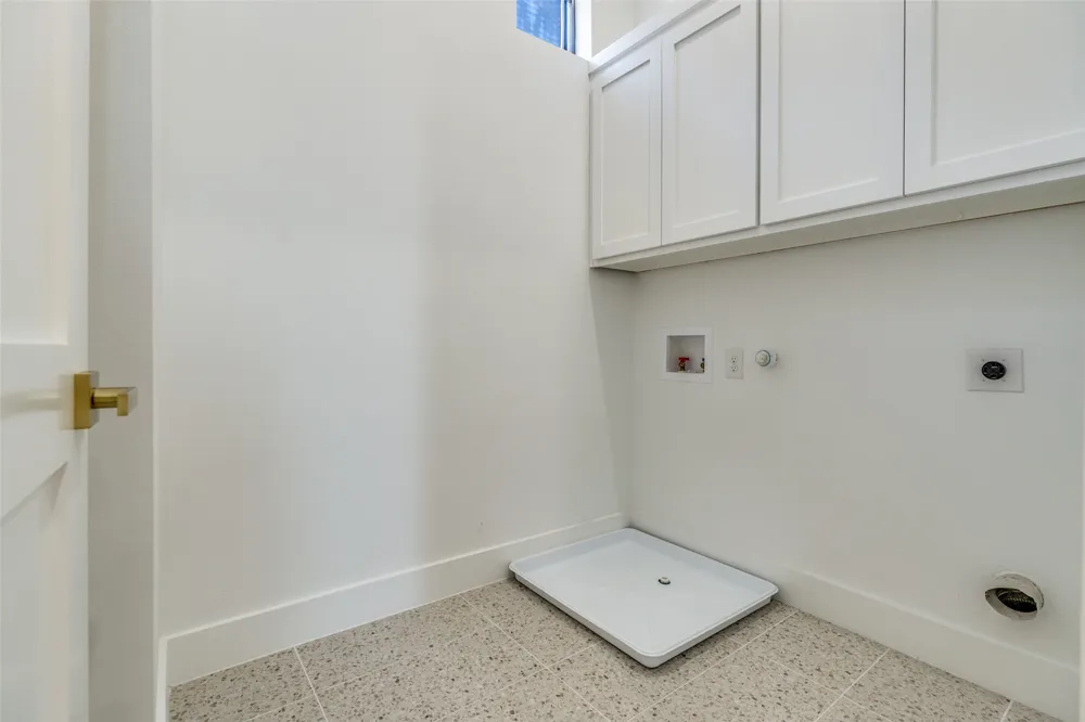 708 W 10th Street #104 Dallas, TX 75208