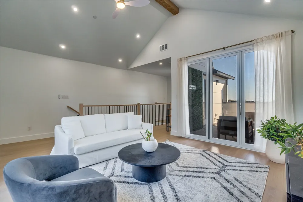 708 W 10th Street #104 Dallas, TX 75208