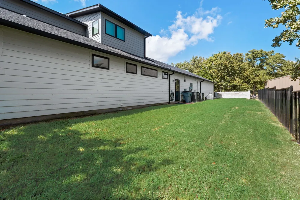 708 Clear Water Court Corsicana, TX 75109