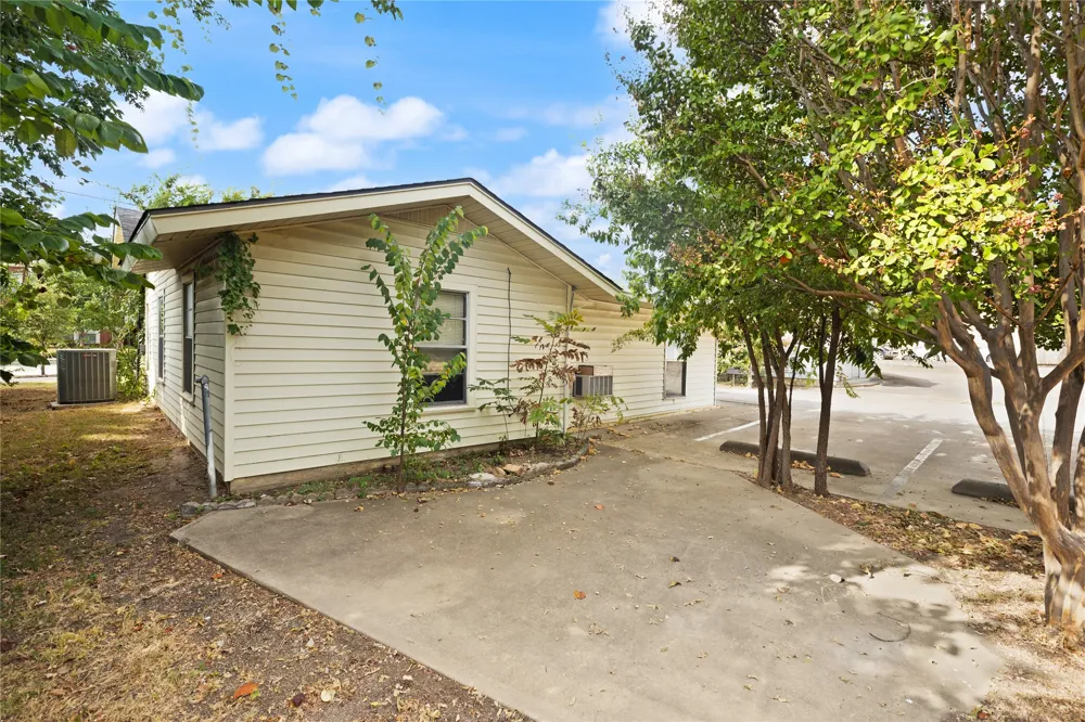 325 E Main Street Lewisville, TX 75057