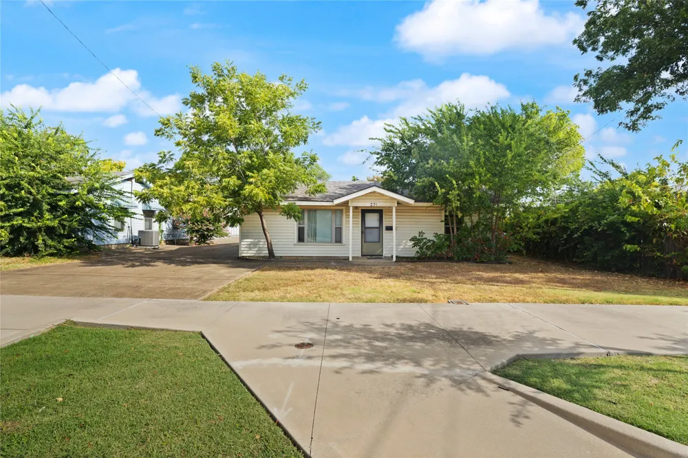325 E Main Street Lewisville, TX 75057
