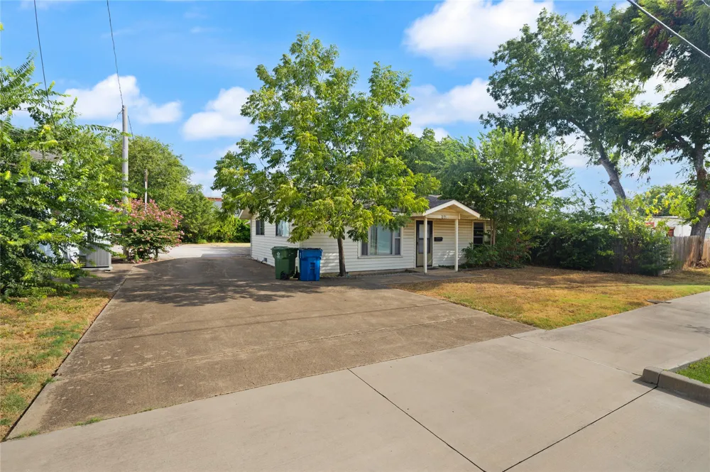 325 E Main Street Lewisville, TX 75057
