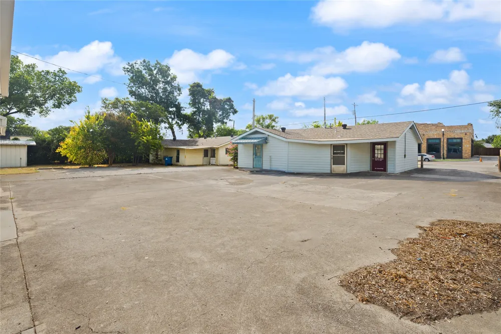 325 E Main Street Lewisville, TX 75057