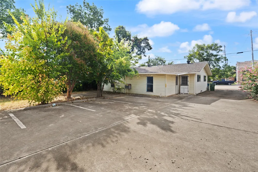 325 E Main Street Lewisville, TX 75057