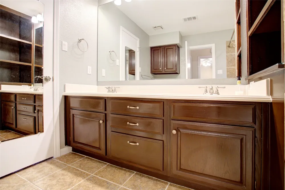 1304 Harwell Drive #4811 Arlington, TX 76011