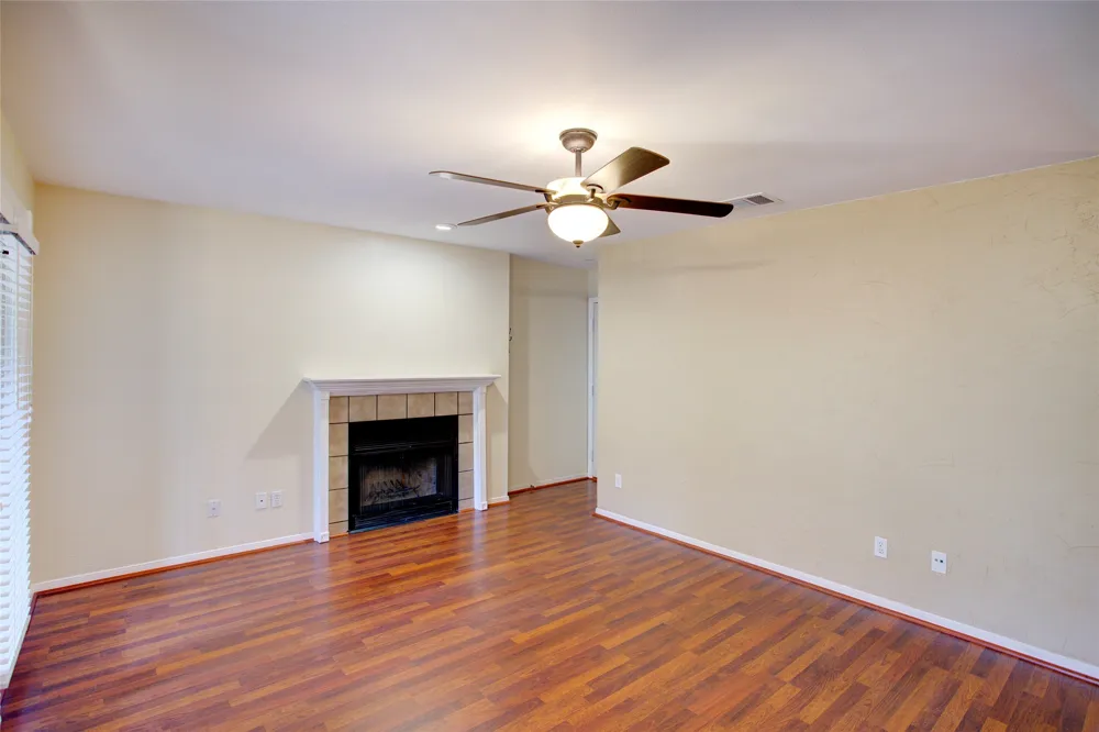 1304 Harwell Drive #4811 Arlington, TX 76011