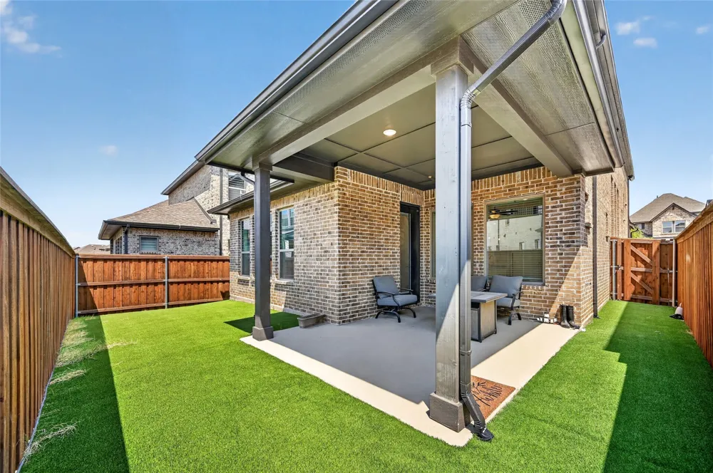 2552 Four Roses Drive Lewisville, TX 75056