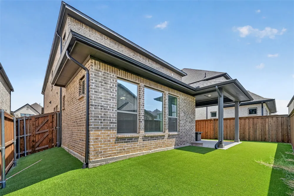 2552 Four Roses Drive Lewisville, TX 75056