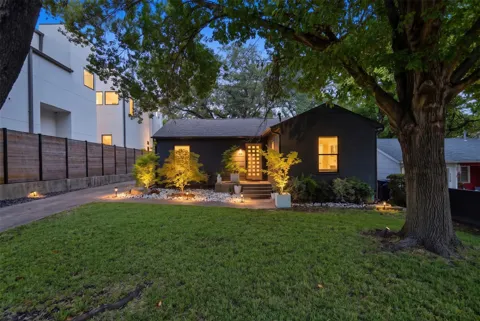 1906 Lakeland Drive