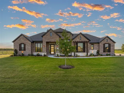 2108 Charters Circle