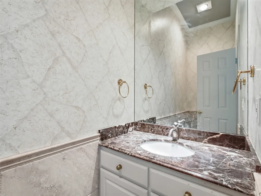 1700 Dowling Drive Irving, TX 75038