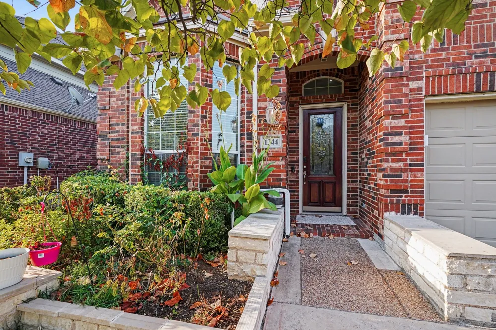 1344 Valley Vista Drive Irving, TX 75063