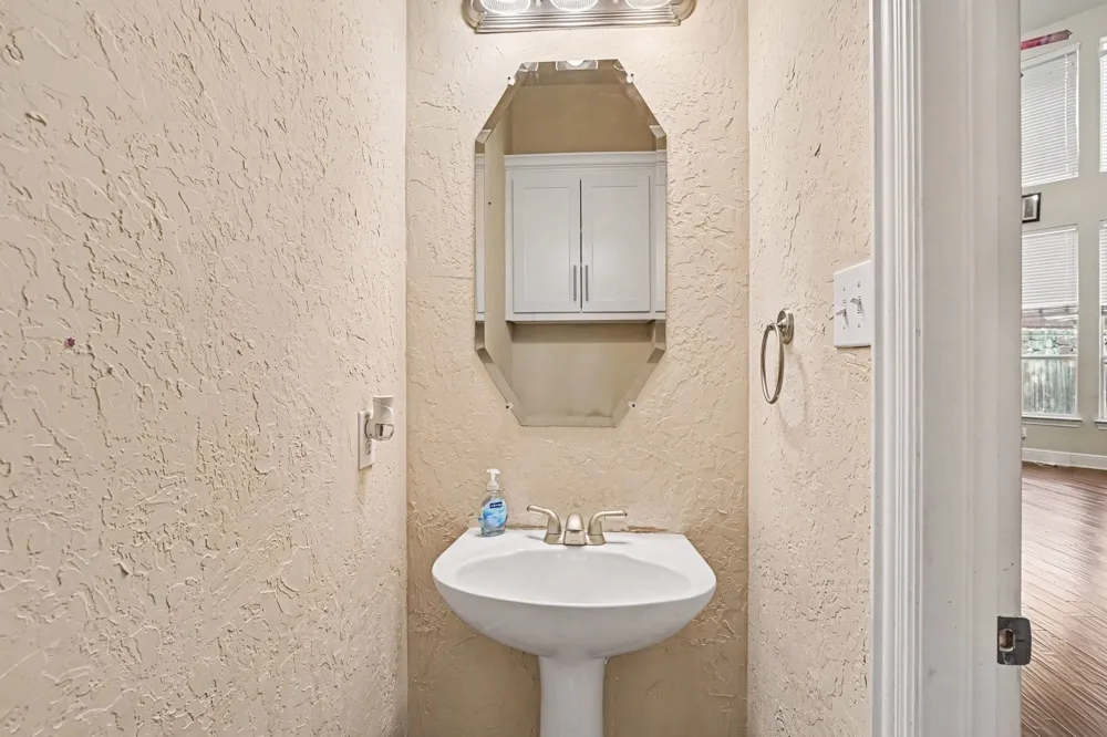 1344 Valley Vista Drive Irving, TX 75063