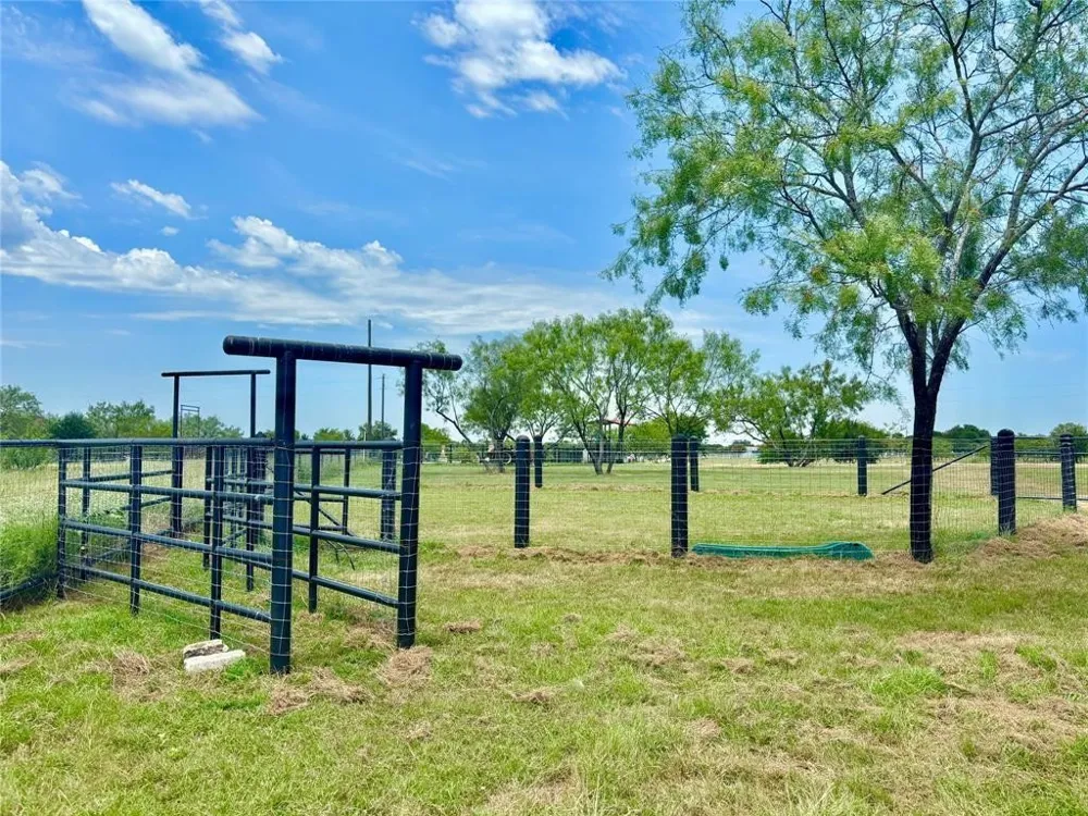 6049 County Road 1030 B Rice, TX 75155