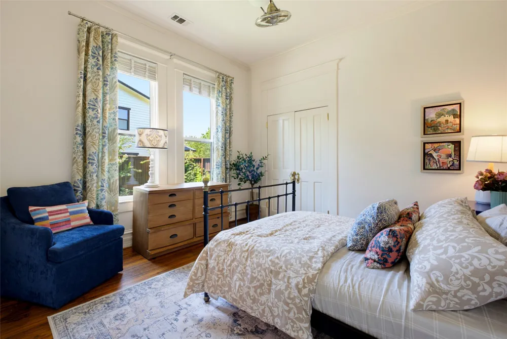 4738 Victor Street Dallas, TX 75246