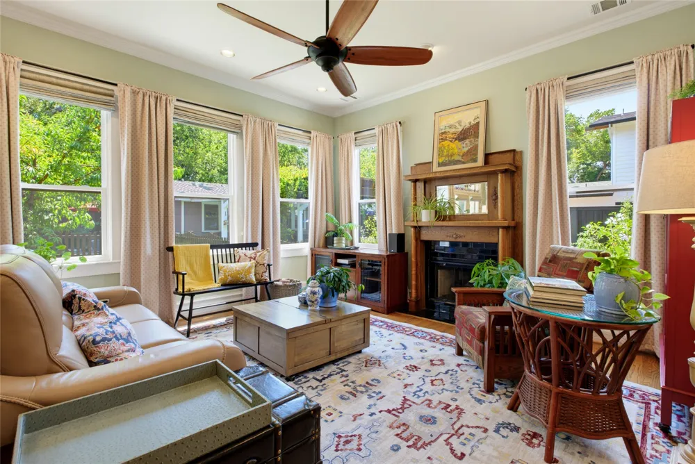 4738 Victor Street Dallas, TX 75246