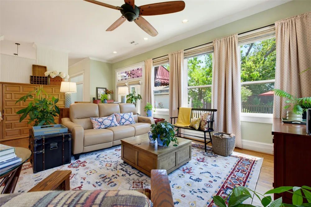 4738 Victor Street Dallas, TX 75246