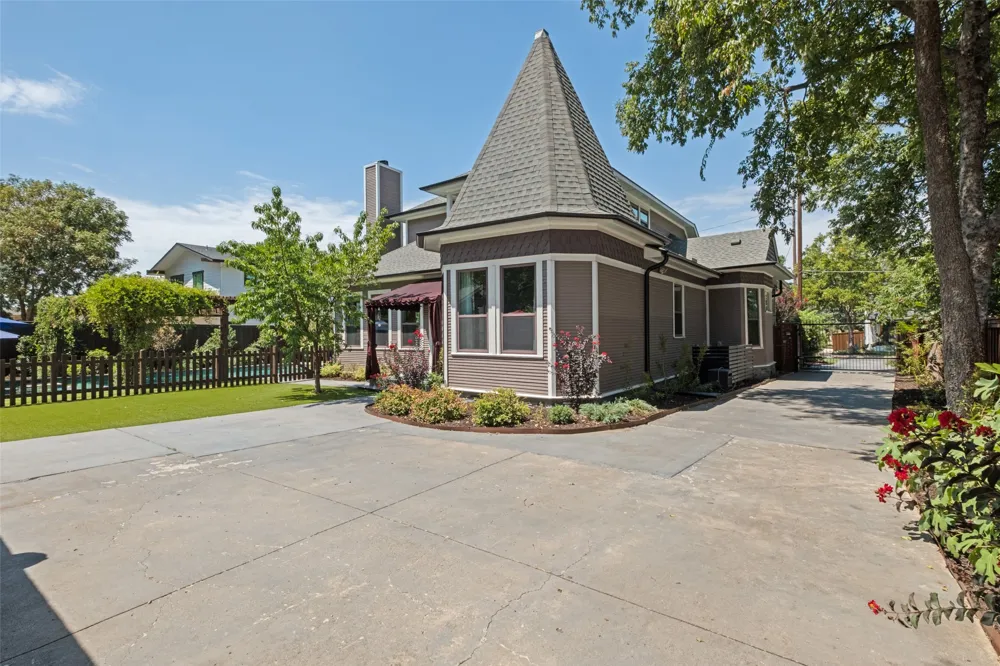 4738 Victor Street Dallas, TX 75246