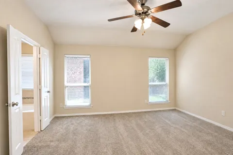 2805 Leslie Lane
