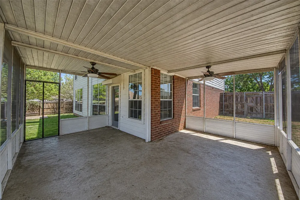 337 Bluewood Lane Lake Dallas, TX 75065