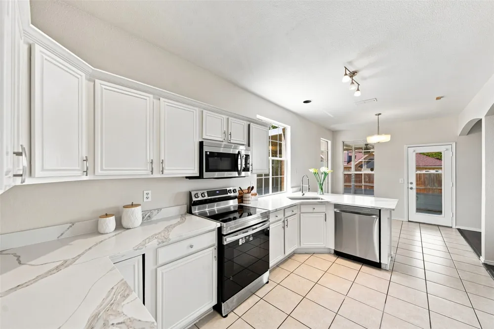 337 Bluewood Lane Lake Dallas, TX 75065