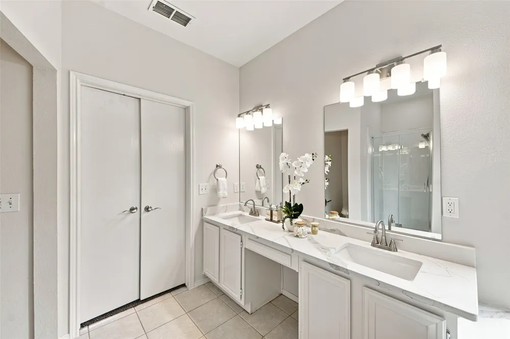 337 Bluewood Lane Lake Dallas, TX 75065